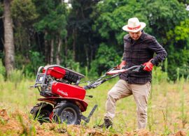 Na Agrishow, Branco comemora 40 anos do Tratorito