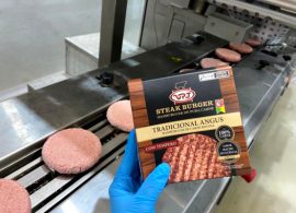 Consumo de hambúrguer impulsiona carne certificada